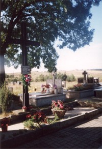 Krzy metalowy i tablica pamitkowa - Lipowiec Kocielny - cmentarz grzebalny