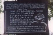 Tablica upamitniajca walki i mier Puszczyka i jego onierzy